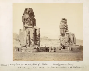 Die Kolosse von Memnon, Statuen von Amenhotep III, XVIII. Dynastie, ca. 1375-1358 v. Chr., Theben, 1862